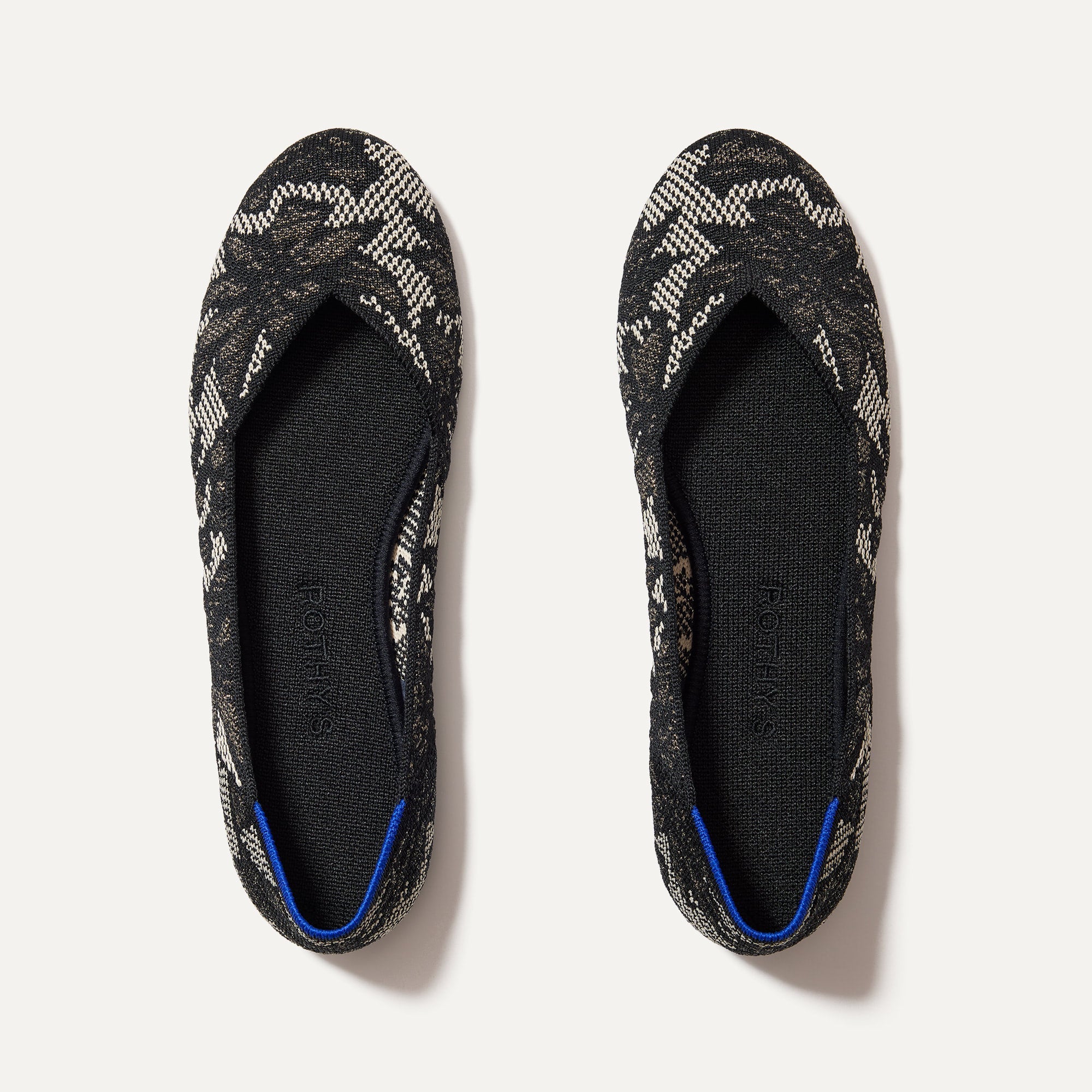 The Flat in Black Chantilly shown from the top. 