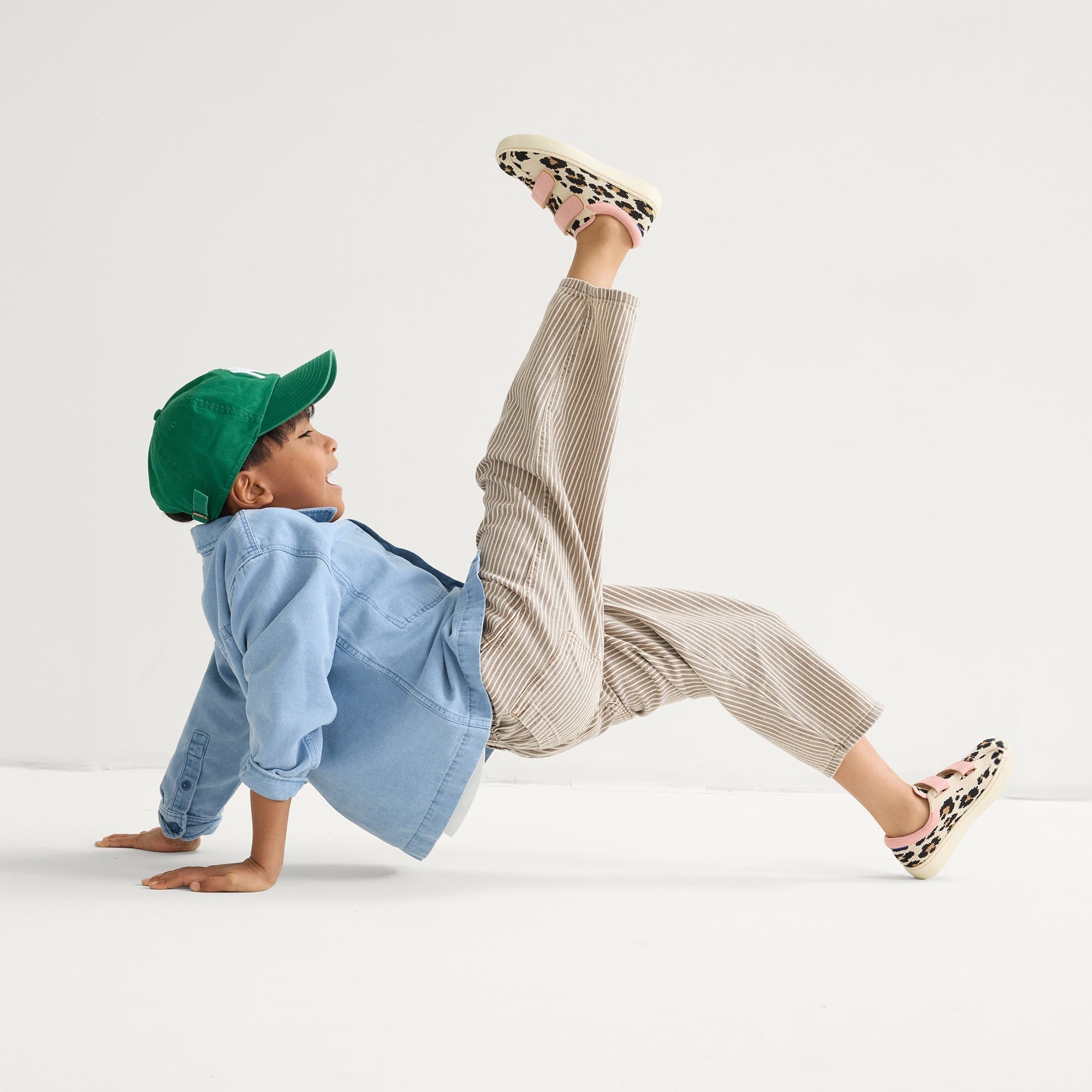 model | Alternate image of a boy modeling The Kids Strap Sneaker in Cat Blush. 
