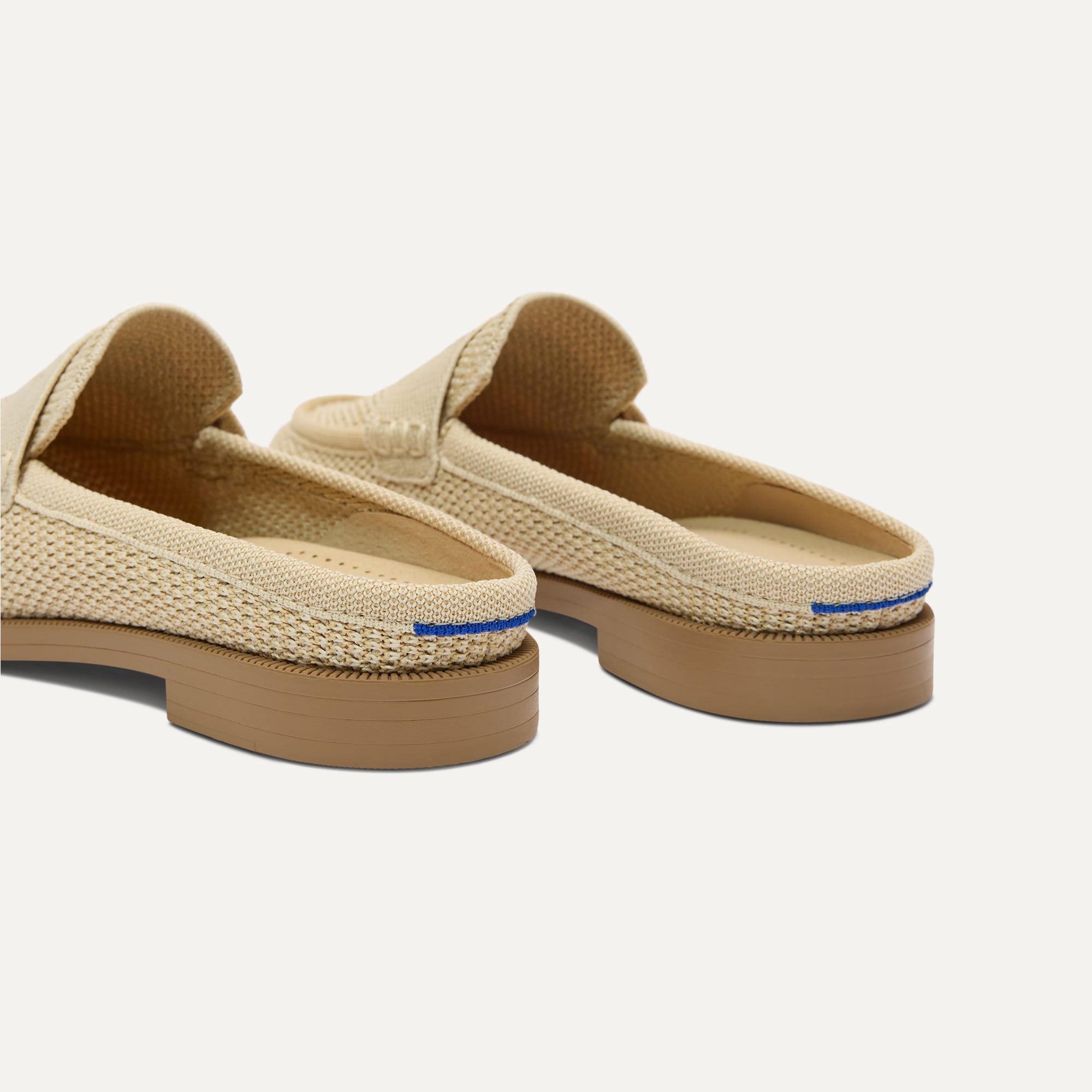 Close up of the heel of The Penny Loafer Mule in Sandstone Raffia-Knit, with Rothy's signature blue halo.