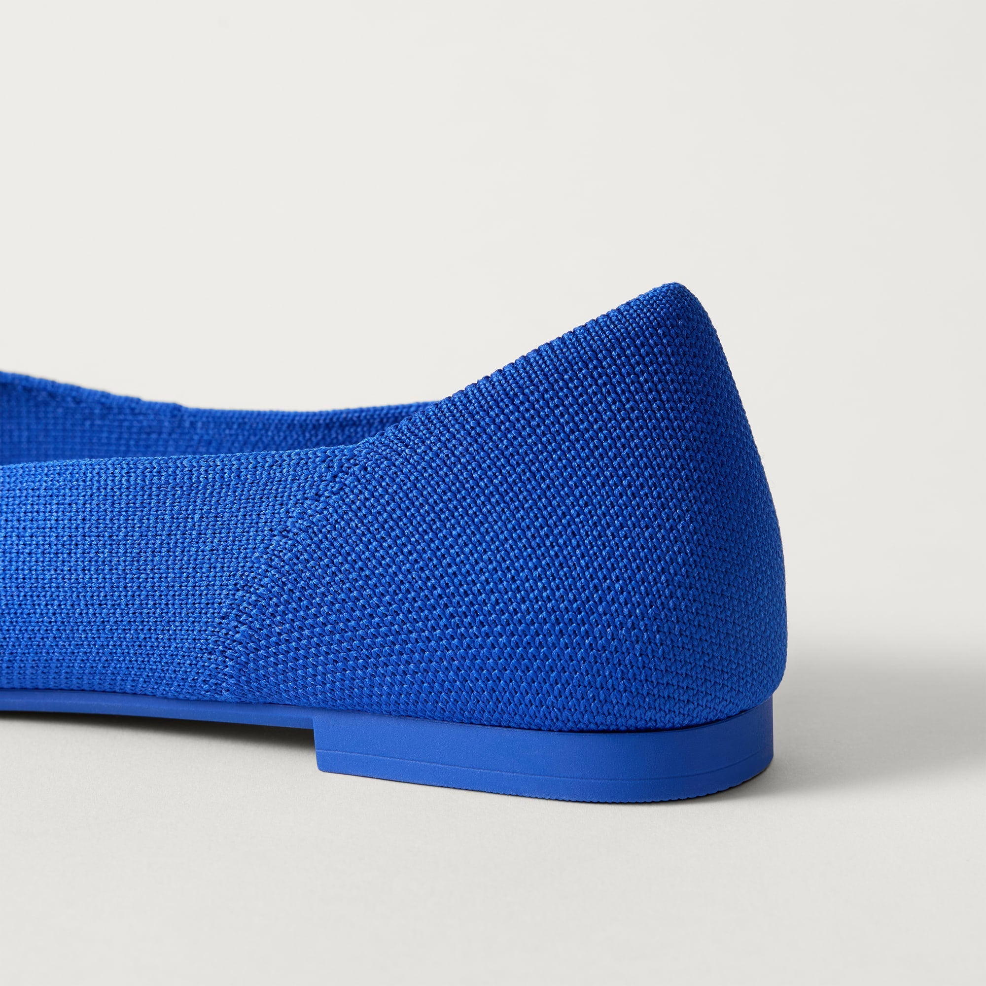 Close up of the heel of The Point III in Rothy's Blue, with Rothy's signature blue halo. 