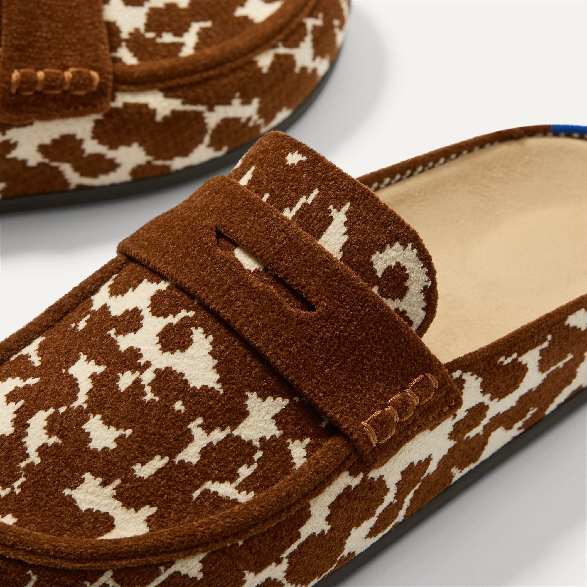 The toe and penny keeper detail of The Penny Clog in ReVelvet™ Rodeo Torte. 