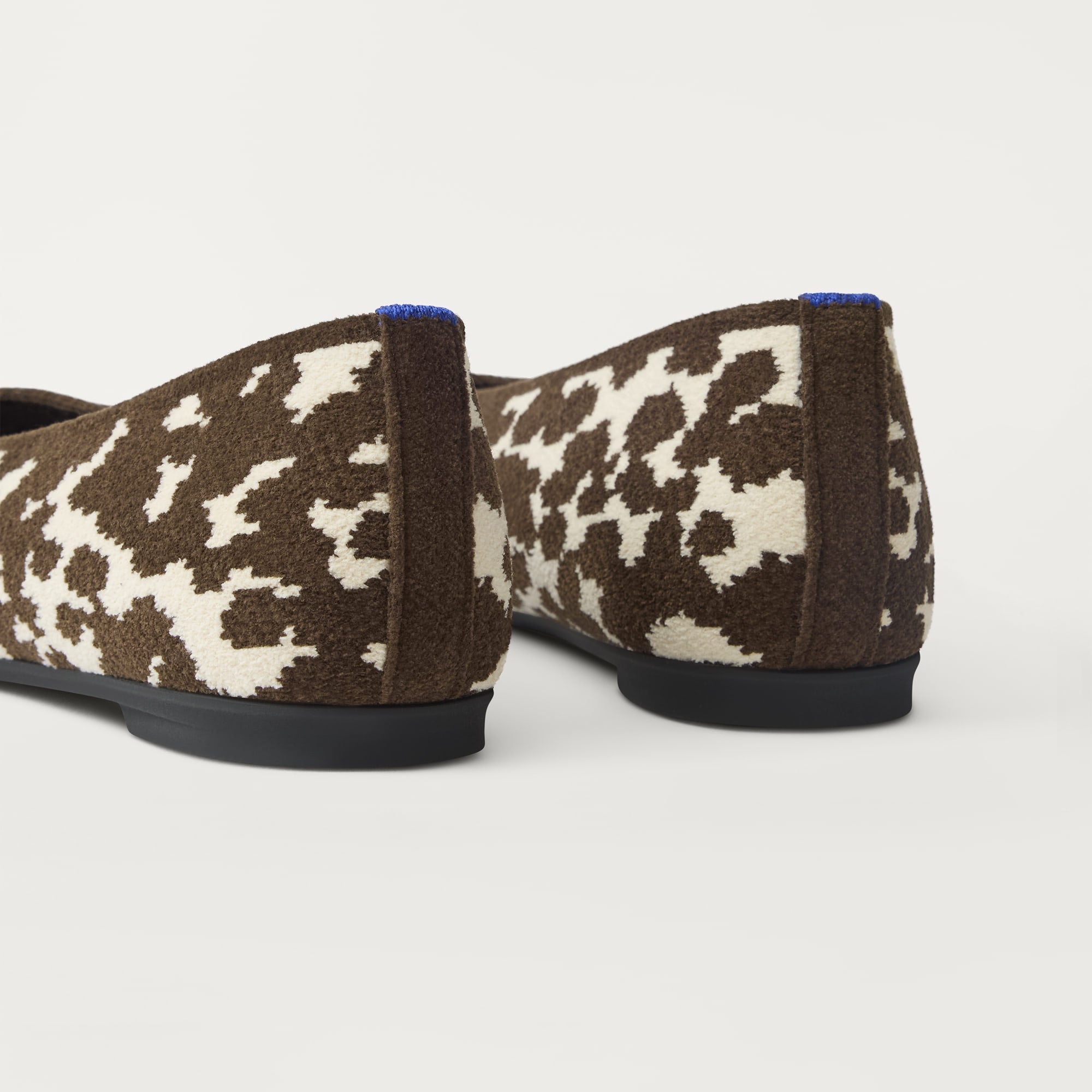 Close up of the heel of The Max Square Ballerina in ReVelvet Dark Rodeo with Rothy's signature blue halo.